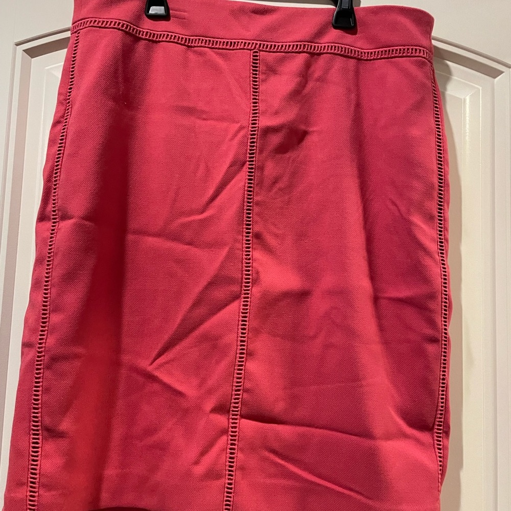 Ann Taylor knee length skirt. Coral/pink. Sz 12